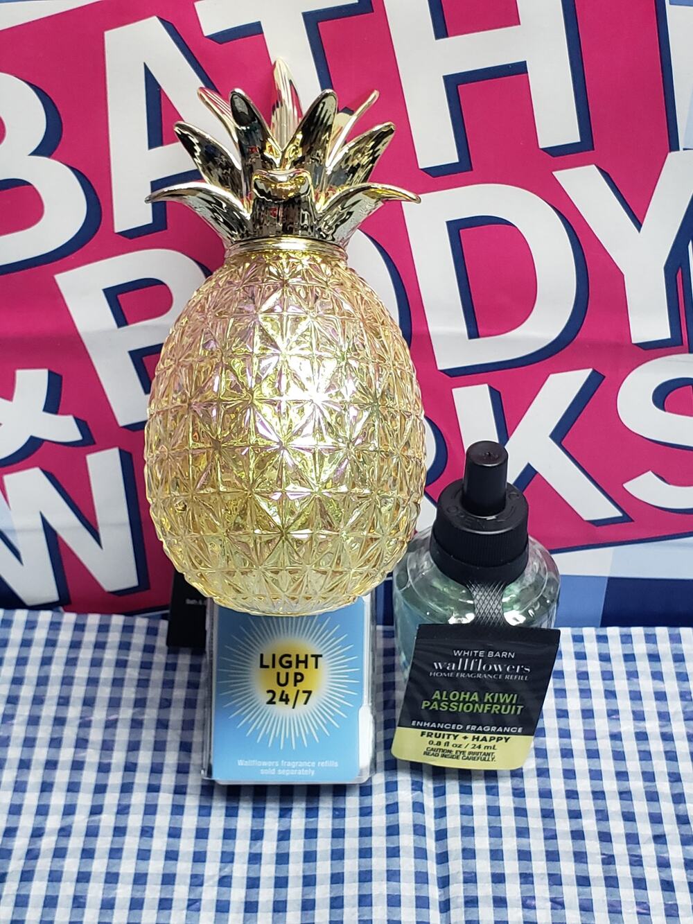 BBW Fiber Optic Pineapple Night Light Wallflower Fragrance Plug In & Kiwi Refill
